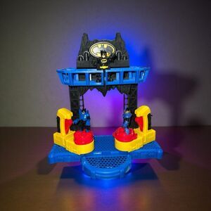 Fisher-Price DC Super Friends Imaginext Batman Battle Batcave Rock 'Em & Figures